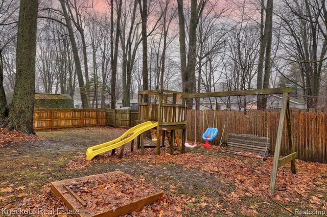 4256 Emerald Drive, Bridgeport, MI 48722