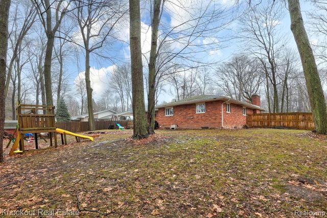 4256 Emerald Drive, Bridgeport, MI 48722