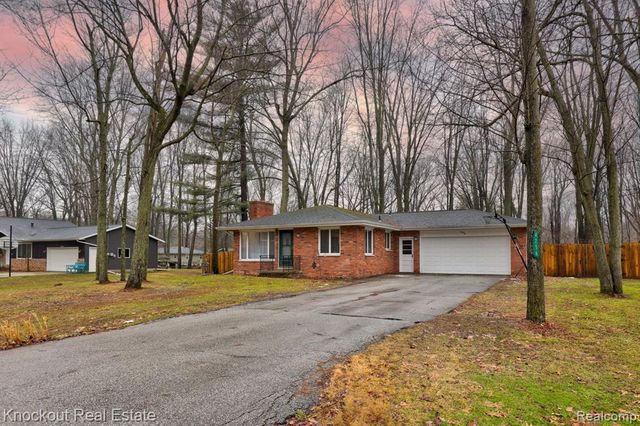 4256 Emerald Drive, Bridgeport, MI 48722