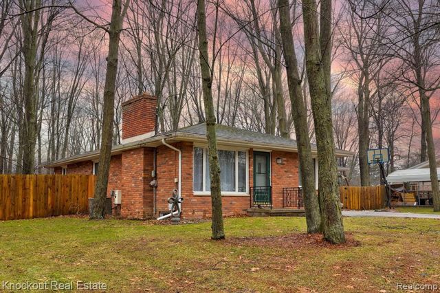 4256 Emerald Drive, Bridgeport, MI 48722