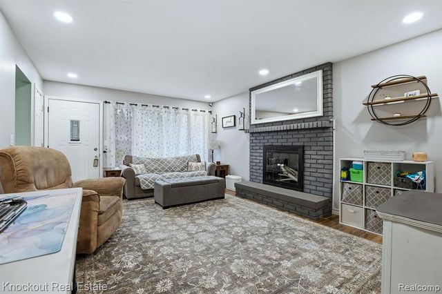 4256 Emerald Drive, Bridgeport, MI 48722