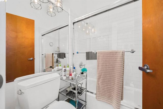 675 8th St 16, Oakland, CA 94607