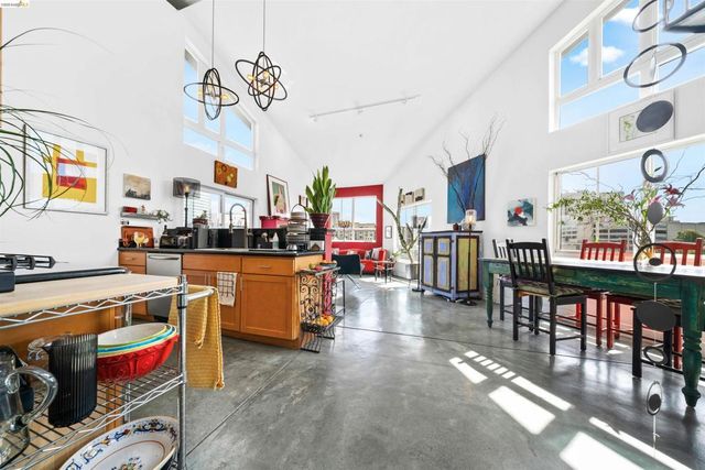 675 8th St 16, Oakland, CA 94607