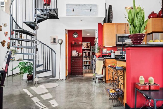 675 8th St 16, Oakland, CA 94607
