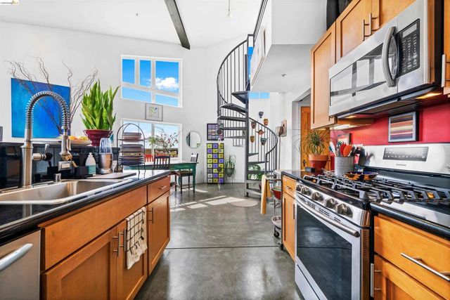 675 8th St 16, Oakland, CA 94607
