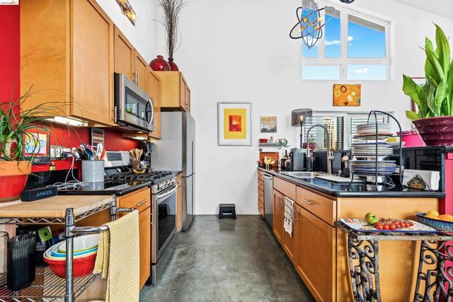 675 8th St 16, Oakland, CA 94607