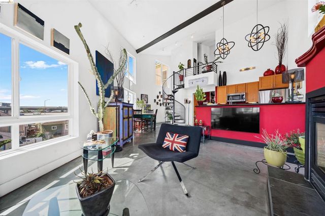 675 8th St 16, Oakland, CA 94607
