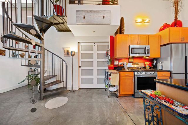 675 8th St 16, Oakland, CA 94607