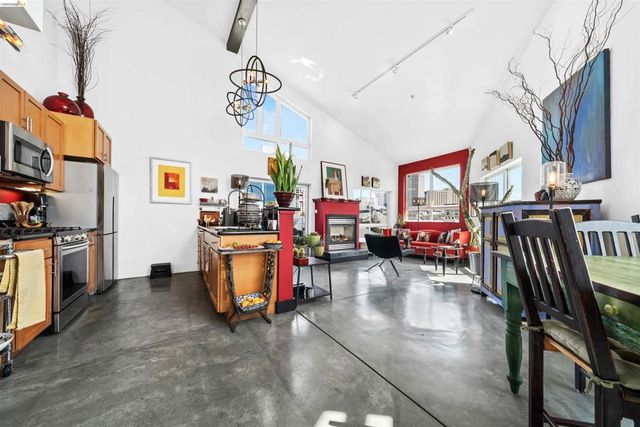 675 8th St 16, Oakland, CA 94607
