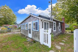 8 Weston Ave, Wareham, MA 02571