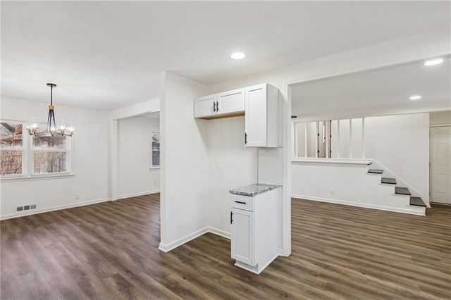 5304 NW Wagon Trail, Houston Lake, MO 64151