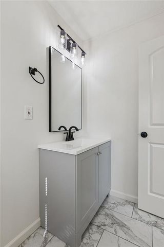 5304 NW Wagon Trail, Houston Lake, MO 64151