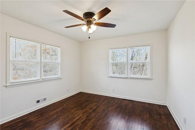 5304 NW Wagon Trail, Houston Lake, MO 64151