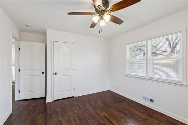 5304 NW Wagon Trail, Houston Lake, MO 64151