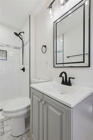 5304 NW Wagon Trail, Houston Lake, MO 64151