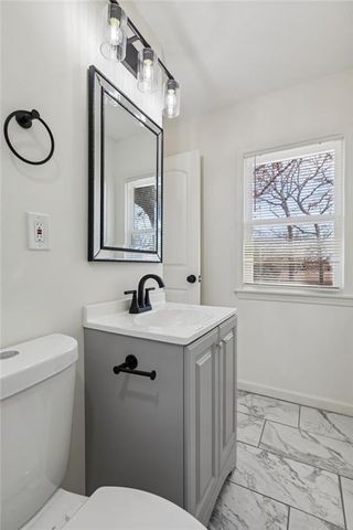 5304 NW Wagon Trail, Houston Lake, MO 64151