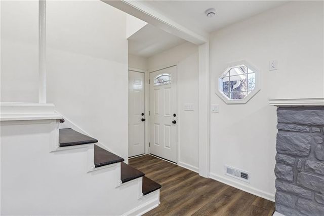 5304 NW Wagon Trail, Houston Lake, MO 64151