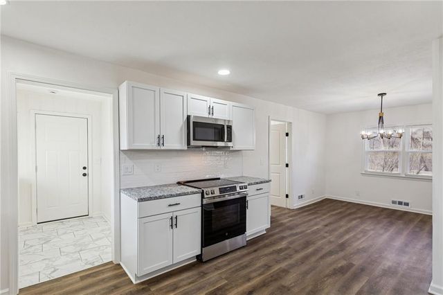 5304 NW Wagon Trail, Houston Lake, MO 64151