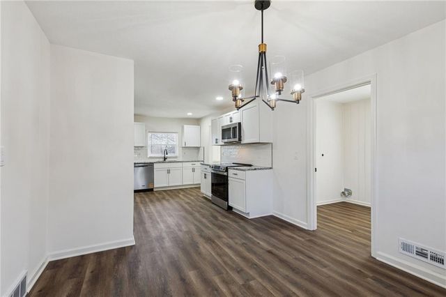 5304 NW Wagon Trail, Houston Lake, MO 64151