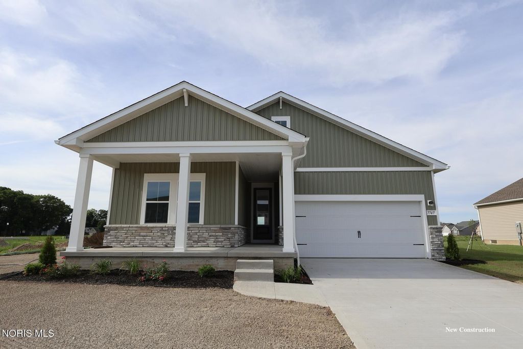 7747 Hank Drive, Holland, OH 43528