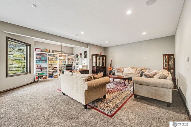 22106 Quail Circle, Elkhorn, NE 68022