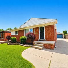 21724 Arrowhead Street, St Clair Shores, MI 48082