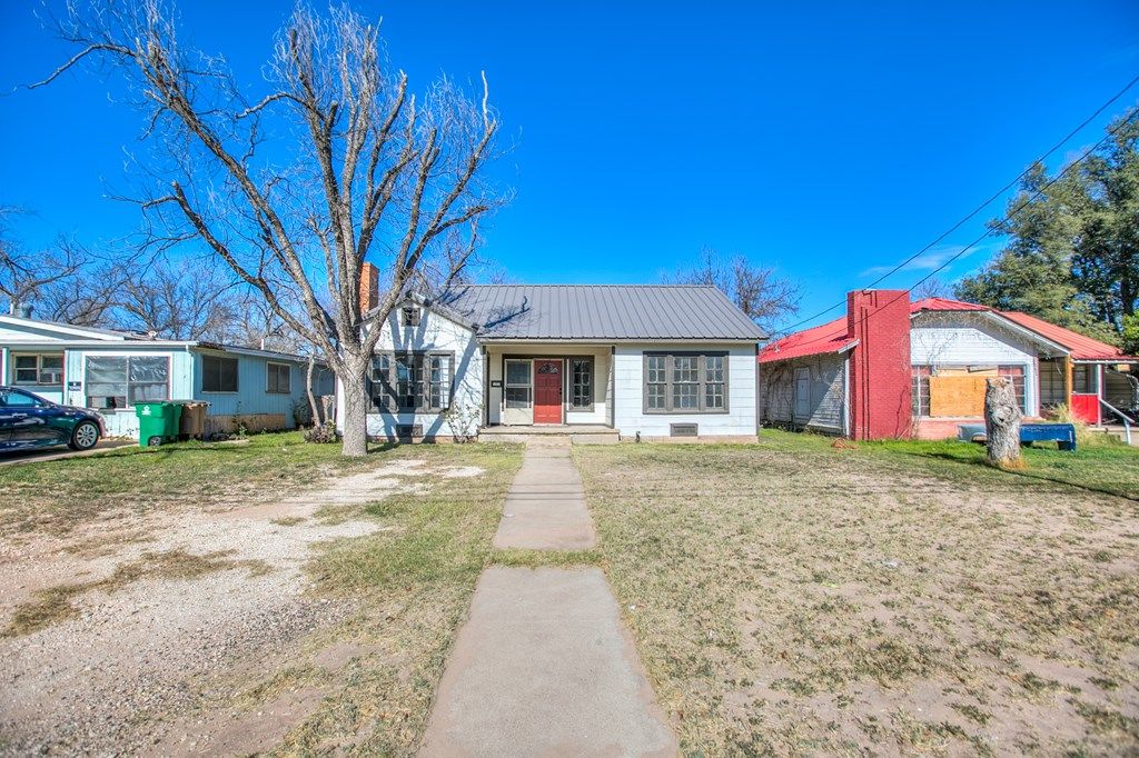 Image 2 of property listing at 918 Koberlin St, San Angelo, TX 76903