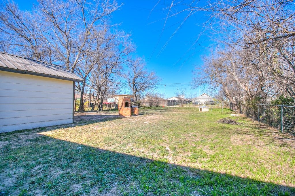 Image 24 of property listing at 918 Koberlin St, San Angelo, TX 76903