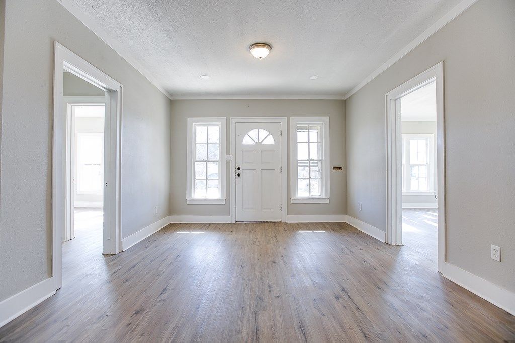 Image 6 of property listing at 918 Koberlin St, San Angelo, TX 76903