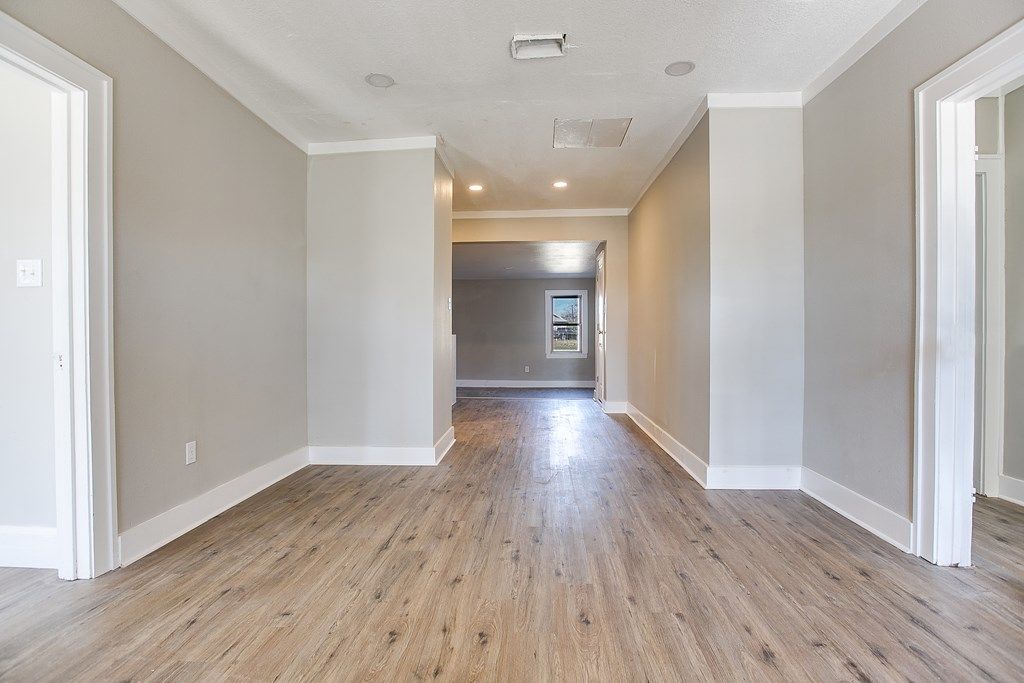 Image 7 of property listing at 918 Koberlin St, San Angelo, TX 76903