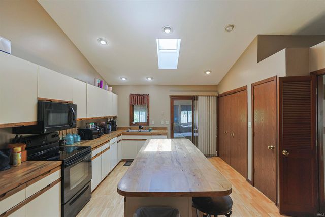 1712 Woodland Drive, Elkhart, IN 46514