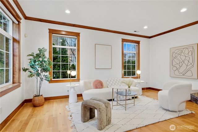 2557 NE Park Dr, Issaquah, WA 98029