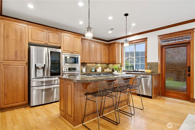 2557 NE Park Dr, Issaquah, WA 98029