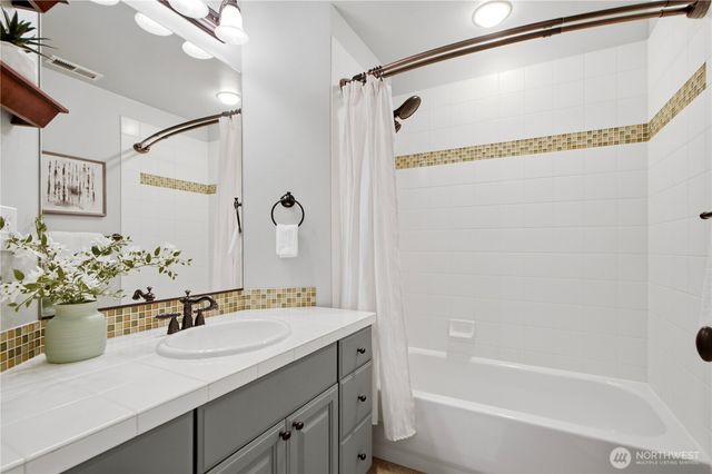 2557 NE Park Dr, Issaquah, WA 98029