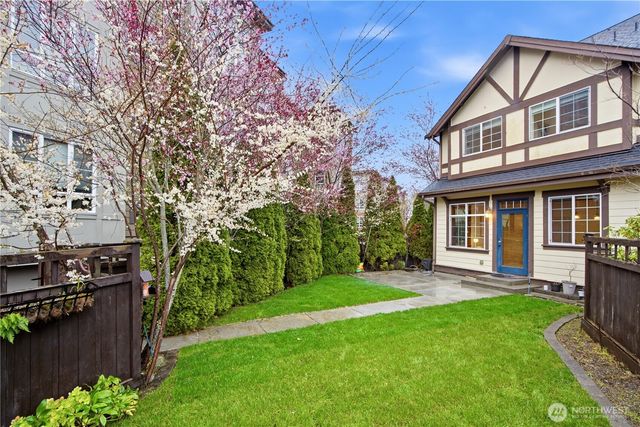 2557 NE Park Dr, Issaquah, WA 98029