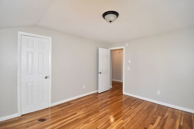 64-66 E Bay Path Ter, Springfield, MA 01109
