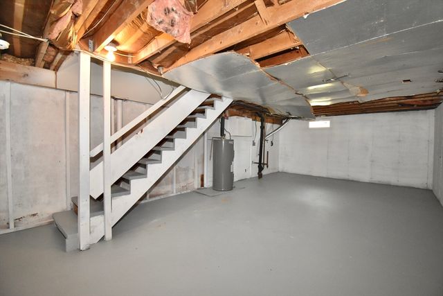 64-66 E Bay Path Ter, Springfield, MA 01109
