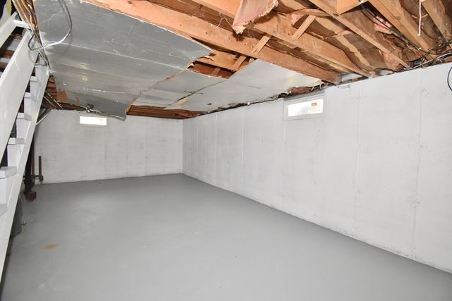64-66 E Bay Path Ter, Springfield, MA 01109