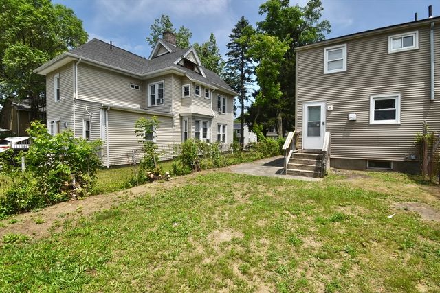 64-66 E Bay Path Ter, Springfield, MA 01109