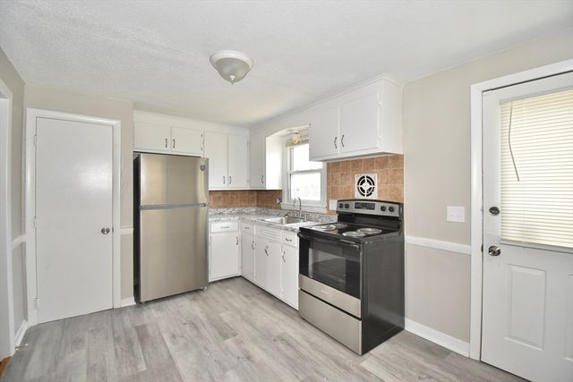 64-66 E Bay Path Ter, Springfield, MA 01109