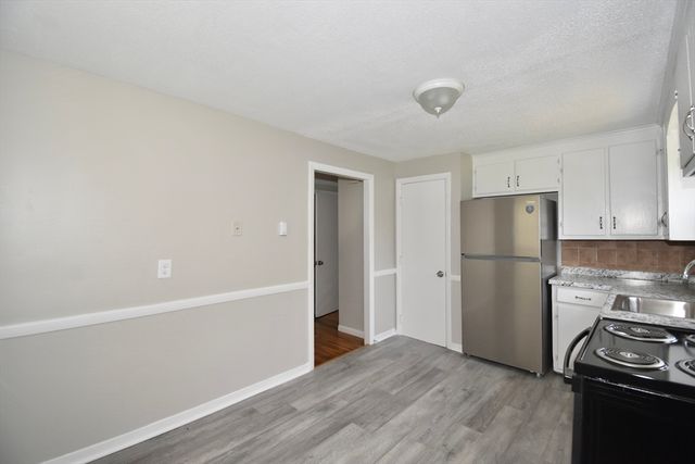 64-66 E Bay Path Ter, Springfield, MA 01109