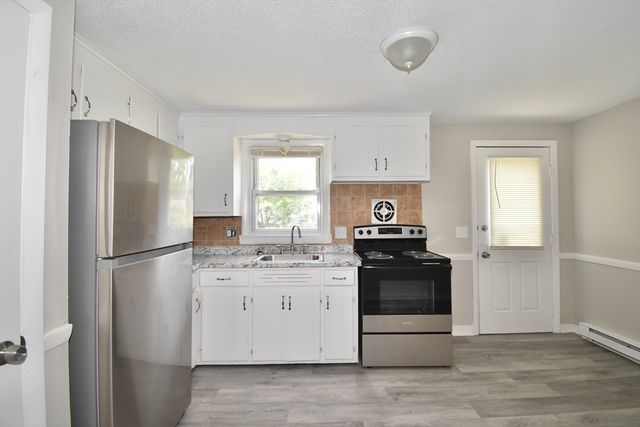 64-66 E Bay Path Ter, Springfield, MA 01109