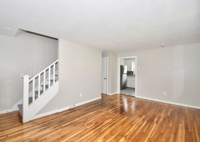 64-66 E Bay Path Ter, Springfield, MA 01109