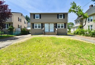 64-66 E Bay Path Ter, Springfield, MA 01109