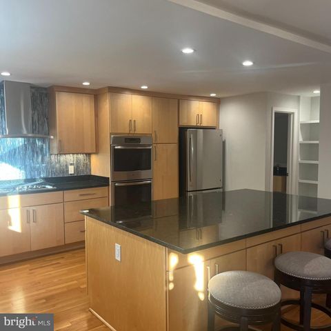 315 N MAPLE AVE, Falls Church, VA 22046