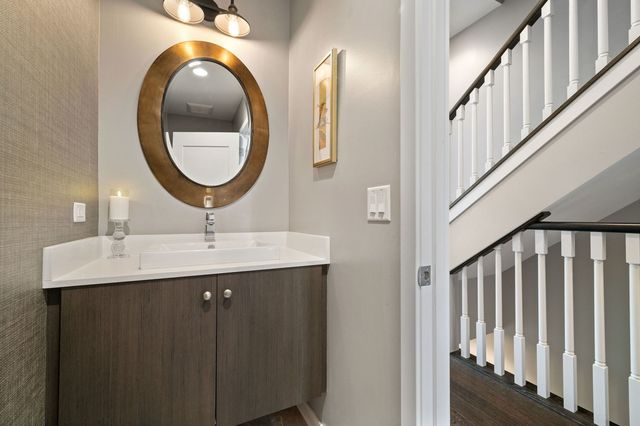 232 E 18th Street, Chicago, IL 60616