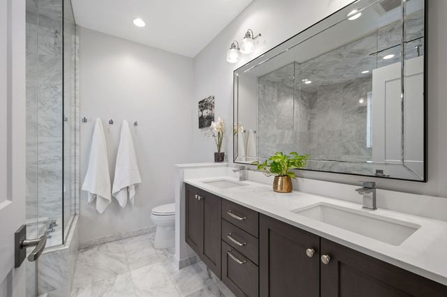 232 E 18th Street, Chicago, IL 60616