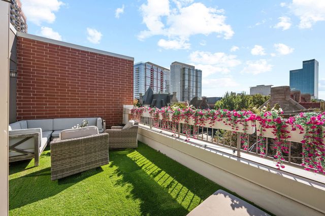 232 E 18th Street, Chicago, IL 60616