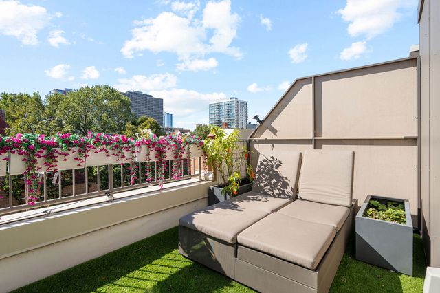 232 E 18th Street, Chicago, IL 60616