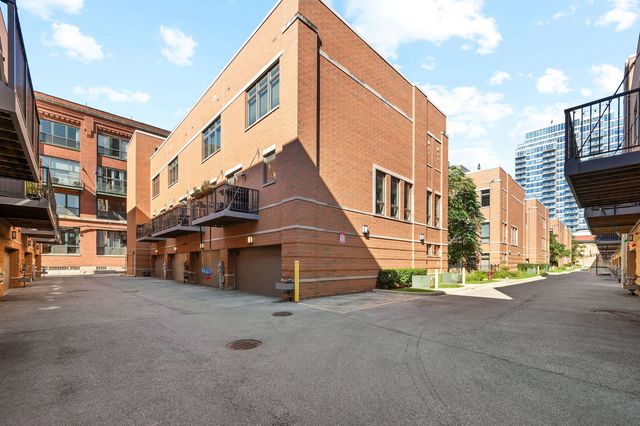 232 E 18th Street, Chicago, IL 60616